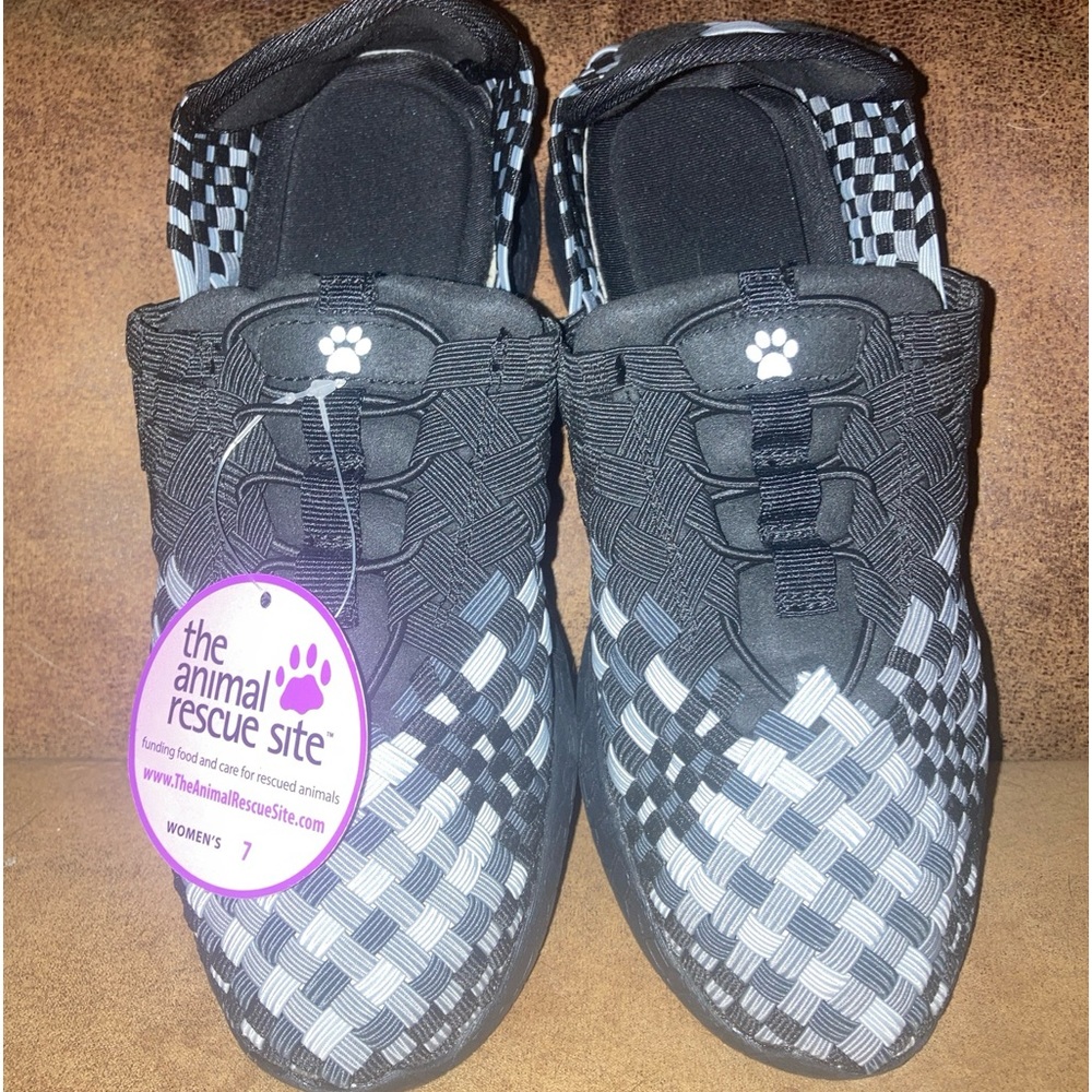 THE ANIMAL RESCUE SITE women’s woven sneakers Size 7